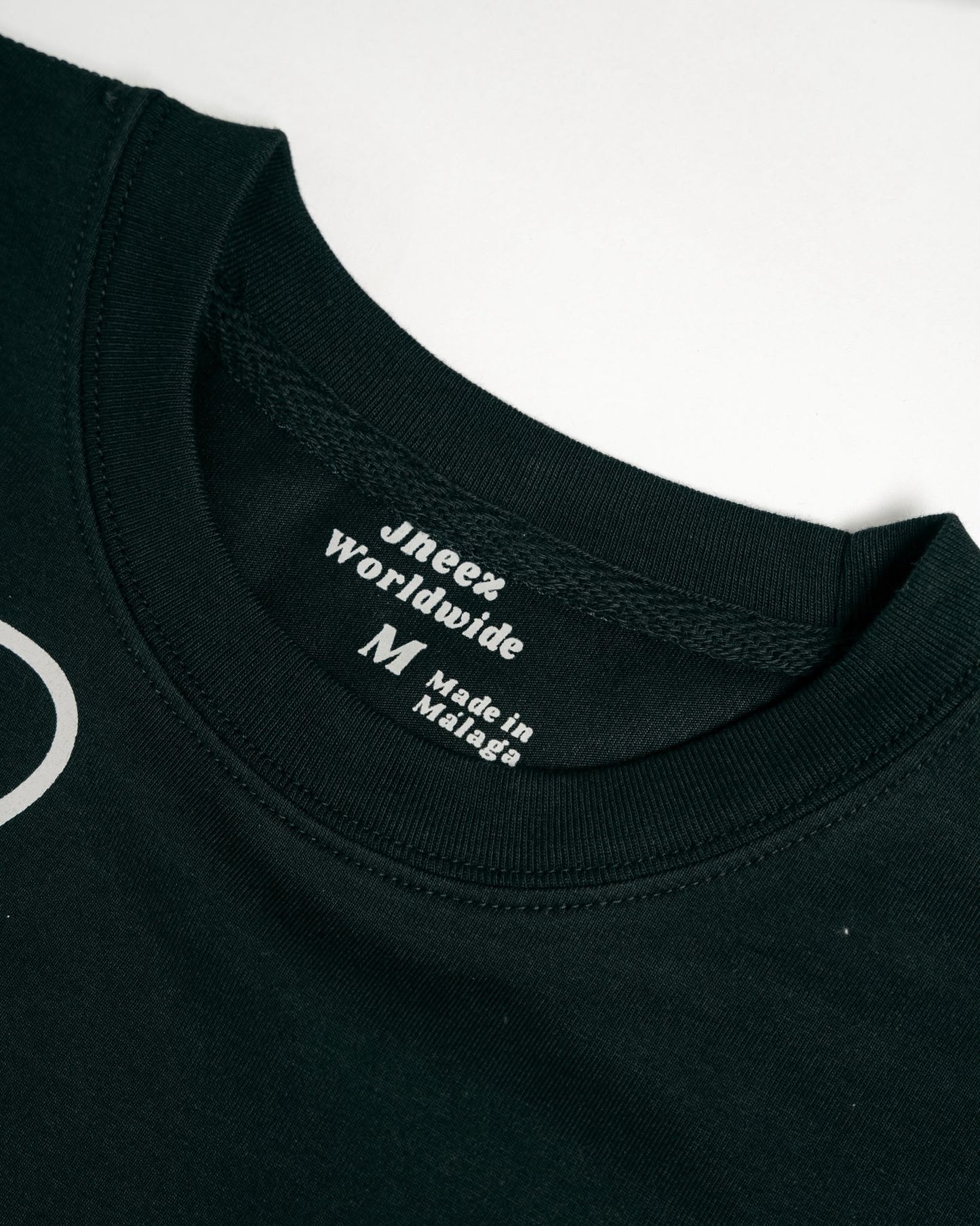 JHEEZ- Camiseta Negra De Calidad Premium
